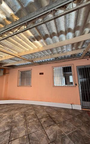 Casa à venda com 260m², 3 quartos e 2 vagas Casa à venda com 260m², 3 quartos e 2 vagasGaragem