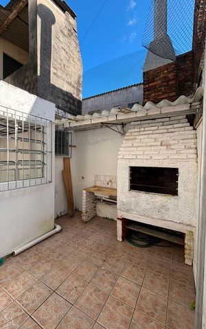 Casa à venda com 260m², 3 quartos e 2 vagas Casa à venda com 260m², 3 quartos e 2 vagasÁrea externa