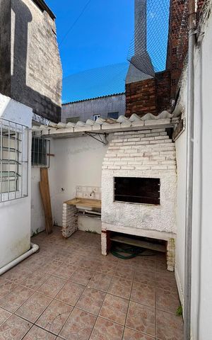 Casa à venda com 260m², 3 quartos e 2 vagas Casa à venda com 260m², 3 quartos e 2 vagasÁrea externa