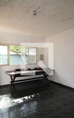 Casa para alugar com 228m², 2 quartos e sem vaga
