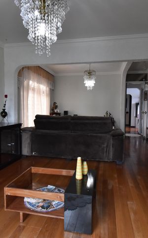 Casa à venda com 160m², 3 quartos e 3 vagasSala 1