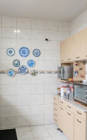 Casa à venda com 186m², 2 quartos e 2 vagas Casa à venda com 186m², 2 quartos e 2 vagasCozinha