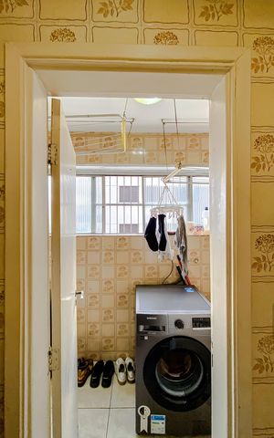 Apartamento à venda com 80m², 2 quartos e 2 vagas Apartamento à venda com 80m², 2 quartos e 2 vagasBanheiro de serviço