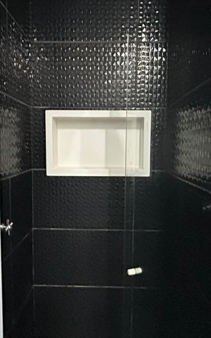 Casa de condomínio para alugar com 56m², 2 quartos e 1 vaga Casa de condomínio para alugar com 56m², 2 quartos e 1 vagaBanheiro 1