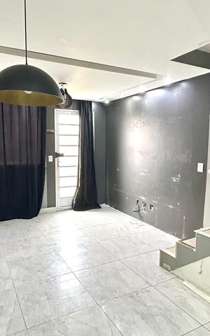 Casa de condomínio para alugar com 56m², 2 quartos e 1 vaga Casa de condomínio para alugar com 56m², 2 quartos e 1 vagaSala