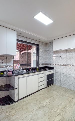 Casa para alugar com 300m², 5 quartos e 3 vagas