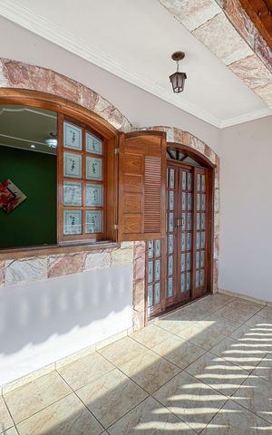 Casa para alugar com 300m², 5 quartos e 3 vagas