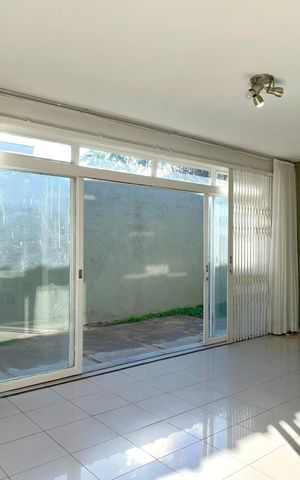 Casa para alugar com 170m², 3 quartos e 5 vagas Casa para alugar com 170m², 3 quartos e 5 vagasSala
