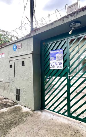Casa para alugar com 170m², 3 quartos e 5 vagas Casa para alugar com 170m², 3 quartos e 5 vagasFachada MMGQ-764