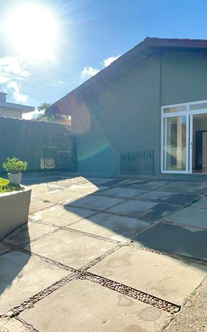 Casa para alugar com 170m², 3 quartos e 5 vagas Casa para alugar com 170m², 3 quartos e 5 vagasGaragem