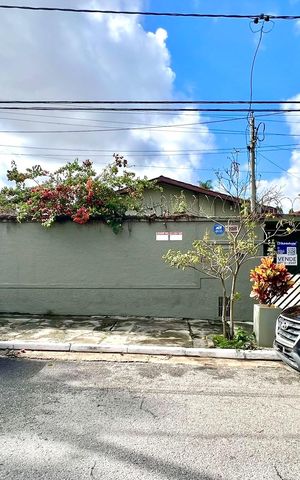 Casa para alugar com 170m², 3 quartos e 5 vagas Casa para alugar com 170m², 3 quartos e 5 vagasFachada MMGQ-764