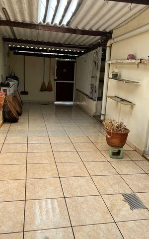 Casa à venda com 389m², 3 quartos e 2 vagas Casa à venda com 389m², 3 quartos e 2 vagasÁrea externa