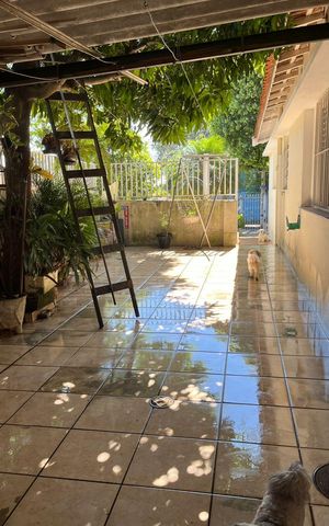 Casa à venda com 389m², 3 quartos e 2 vagas Casa à venda com 389m², 3 quartos e 2 vagasÁrea externa