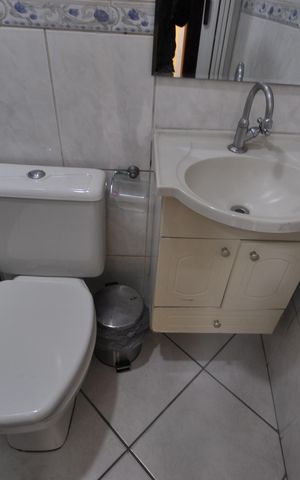 Casa para alugar com 100m², 3 quartos e 2 vagasBanheiro de Serviço