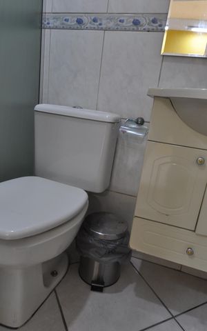Casa para alugar com 100m², 3 quartos e 2 vagasBanheiro de Serviço