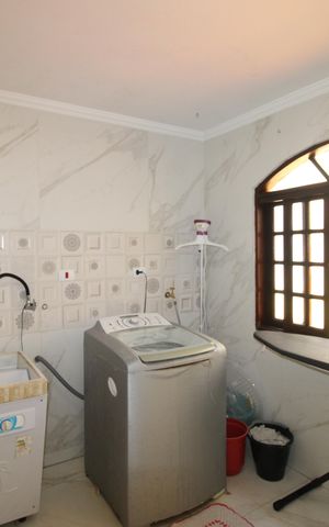 Casa à venda com 240m², 3 quartos e 6 vagasÁrea de Serviço
