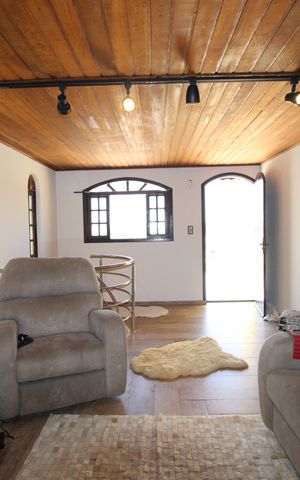Casa à venda com 240m², 3 quartos e 6 vagasSala de TV