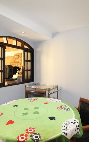 Casa à venda com 240m², 3 quartos e 6 vagasBiblioteca