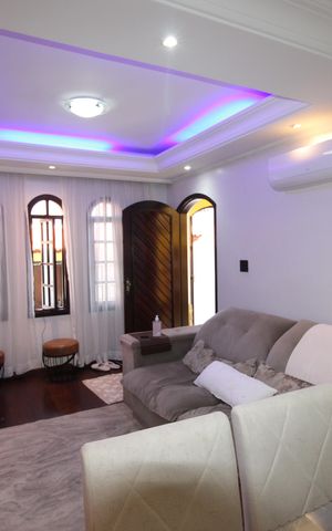 Casa à venda com 240m², 3 quartos e 6 vagasSala
