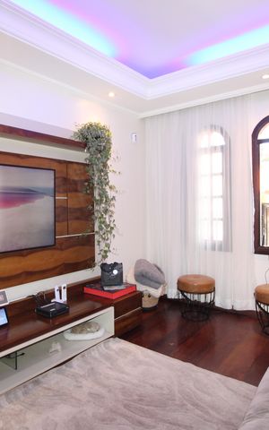 Casa à venda com 240m², 3 quartos e 6 vagasSala