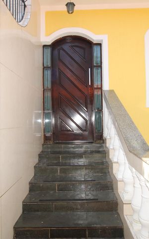 Casa à venda com 240m², 3 quartos e 6 vagasEntrada