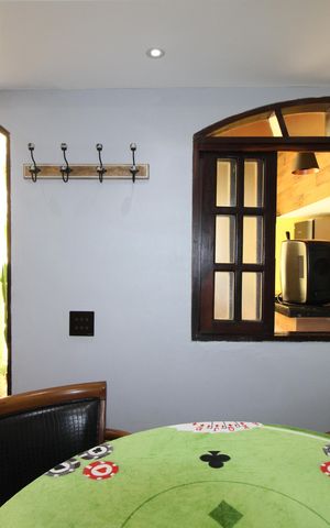 Casa à venda com 240m², 3 quartos e 6 vagasBiblioteca