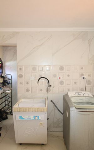 Casa à venda com 240m², 3 quartos e 6 vagasÁrea de Serviço