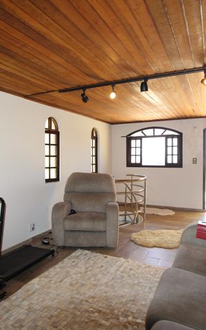 Casa à venda com 240m², 3 quartos e 6 vagasSala de TV