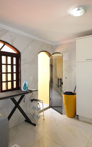 Casa à venda com 240m², 3 quartos e 6 vagasÁrea de Serviço