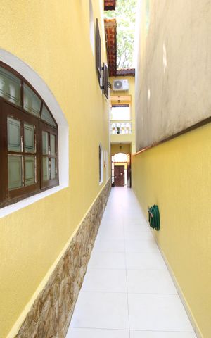 Casa à venda com 240m², 3 quartos e 6 vagasCorredor lateral