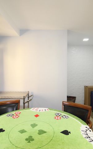 Casa à venda com 240m², 3 quartos e 6 vagasBiblioteca