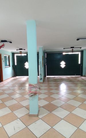 Casa à venda com 240m², 3 quartos e 4 vagas Casa à venda com 240m², 3 quartos e 4 vagasÁrea externa