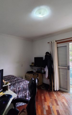 Casa à venda com 240m², 3 quartos e 4 vagas Casa à venda com 240m², 3 quartos e 4 vagasQuarto