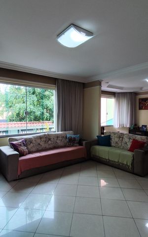 Casa à venda com 240m², 3 quartos e 4 vagas Casa à venda com 240m², 3 quartos e 4 vagasSala