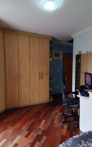 Casa à venda com 240m², 3 quartos e 4 vagas Casa à venda com 240m², 3 quartos e 4 vagasQuarto