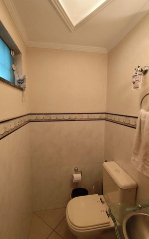 Casa à venda com 240m², 3 quartos e 4 vagas Casa à venda com 240m², 3 quartos e 4 vagasBanheiro