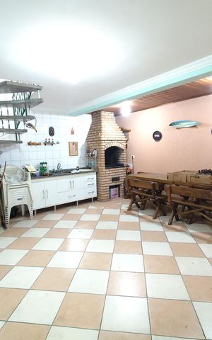 Casa à venda com 240m², 3 quartos e 4 vagas Casa à venda com 240m², 3 quartos e 4 vagasÁrea externa