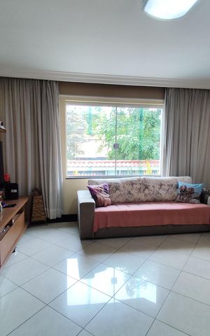 Casa à venda com 240m², 3 quartos e 4 vagas Casa à venda com 240m², 3 quartos e 4 vagasSala