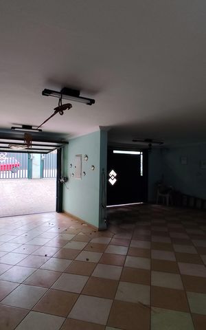 Casa à venda com 240m², 3 quartos e 4 vagas Casa à venda com 240m², 3 quartos e 4 vagasÁrea externa