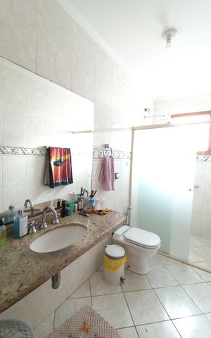 Casa à venda com 240m², 3 quartos e 4 vagas Casa à venda com 240m², 3 quartos e 4 vagasBanheiro