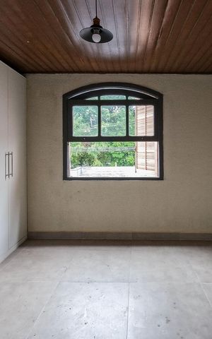 Casa para alugar com 220m², 4 quartos e 4 vagas