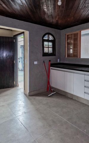 Casa para alugar com 220m², 4 quartos e 4 vagas