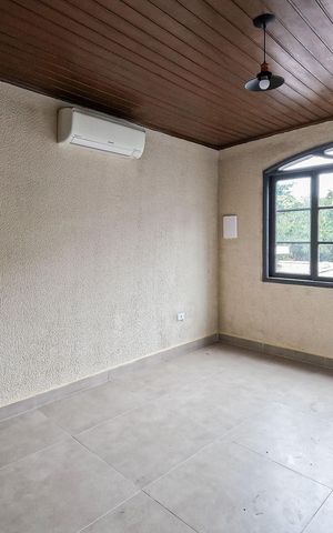 Casa para alugar com 220m², 4 quartos e 4 vagas