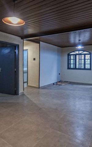 Casa para alugar com 220m², 4 quartos e 4 vagas