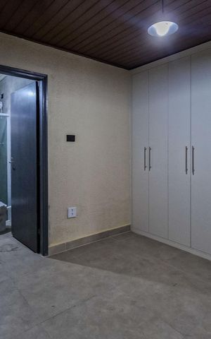 Casa para alugar com 220m², 4 quartos e 4 vagas