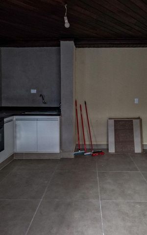 Casa para alugar com 220m², 4 quartos e 4 vagas