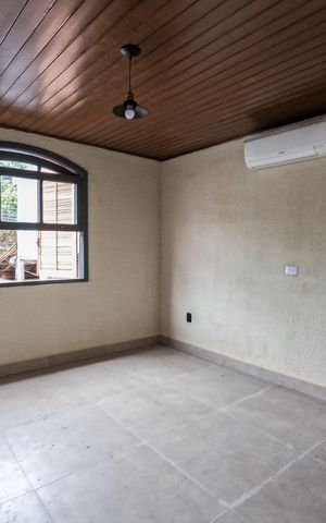 Casa para alugar com 220m², 4 quartos e 4 vagas
