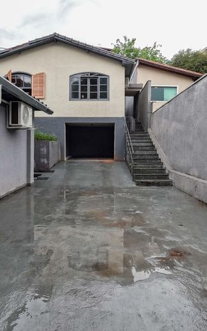 Casa para alugar com 220m², 4 quartos e 4 vagas