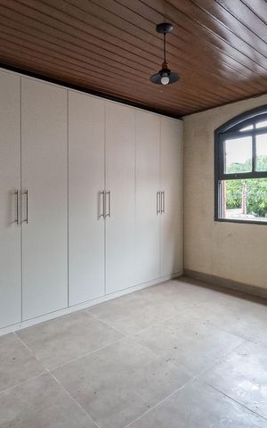 Casa para alugar com 220m², 4 quartos e 4 vagas