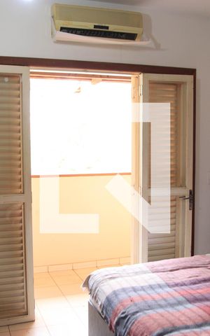 Casa à venda com 365m², 4 quartos e 6 vagasSuíte 04